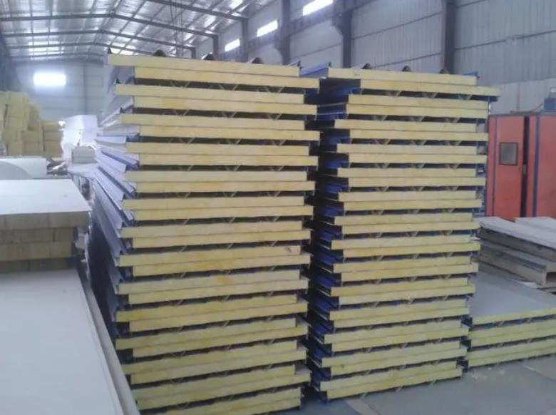滁州（zhōu）岩棉（mián）瓦（wǎ）楞夾芯板