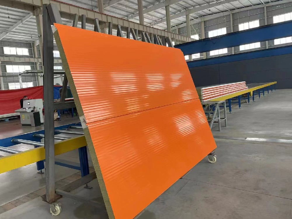 聚（jù）氨酯封邊橫裝牆麵板（bǎn）